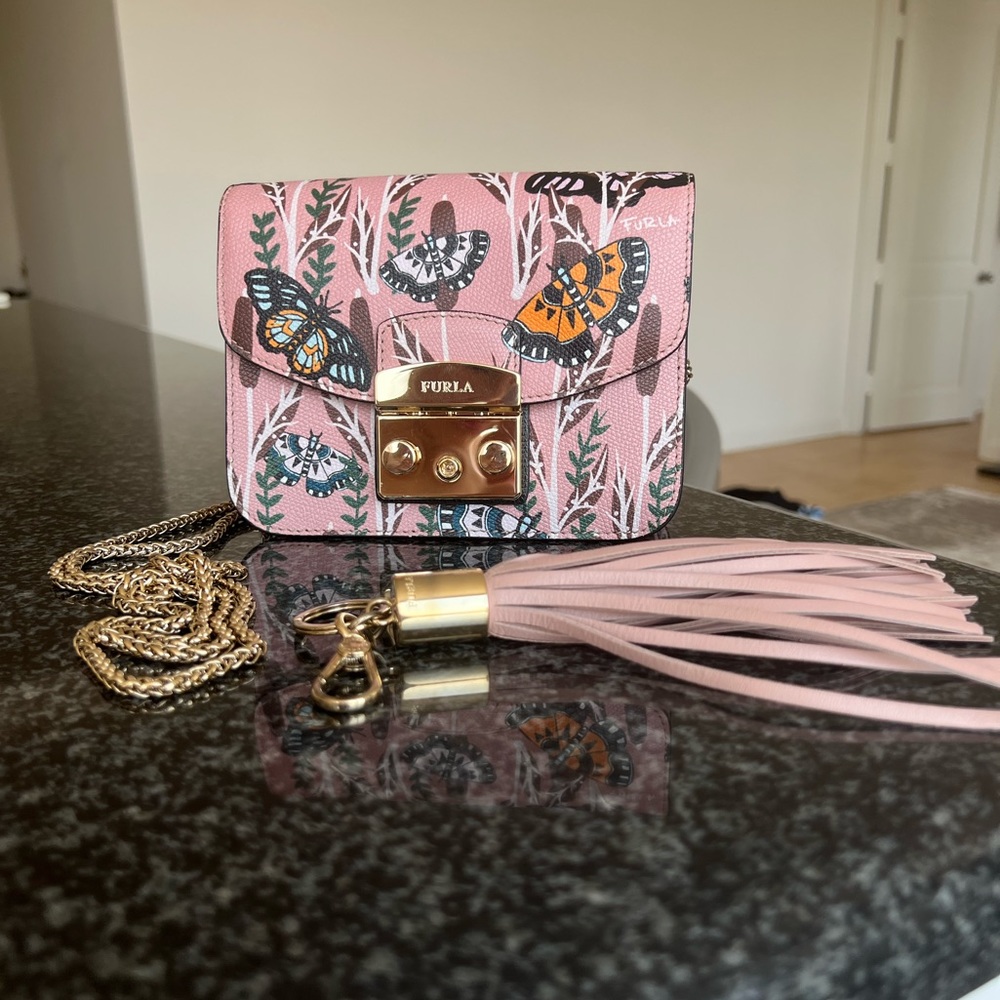 Furla mini bag, in very good condition. Plus Keychain accessory.